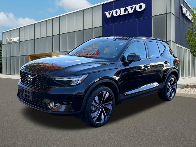 2024 Volvo XC40 B5 Plus Dark Theme SUV