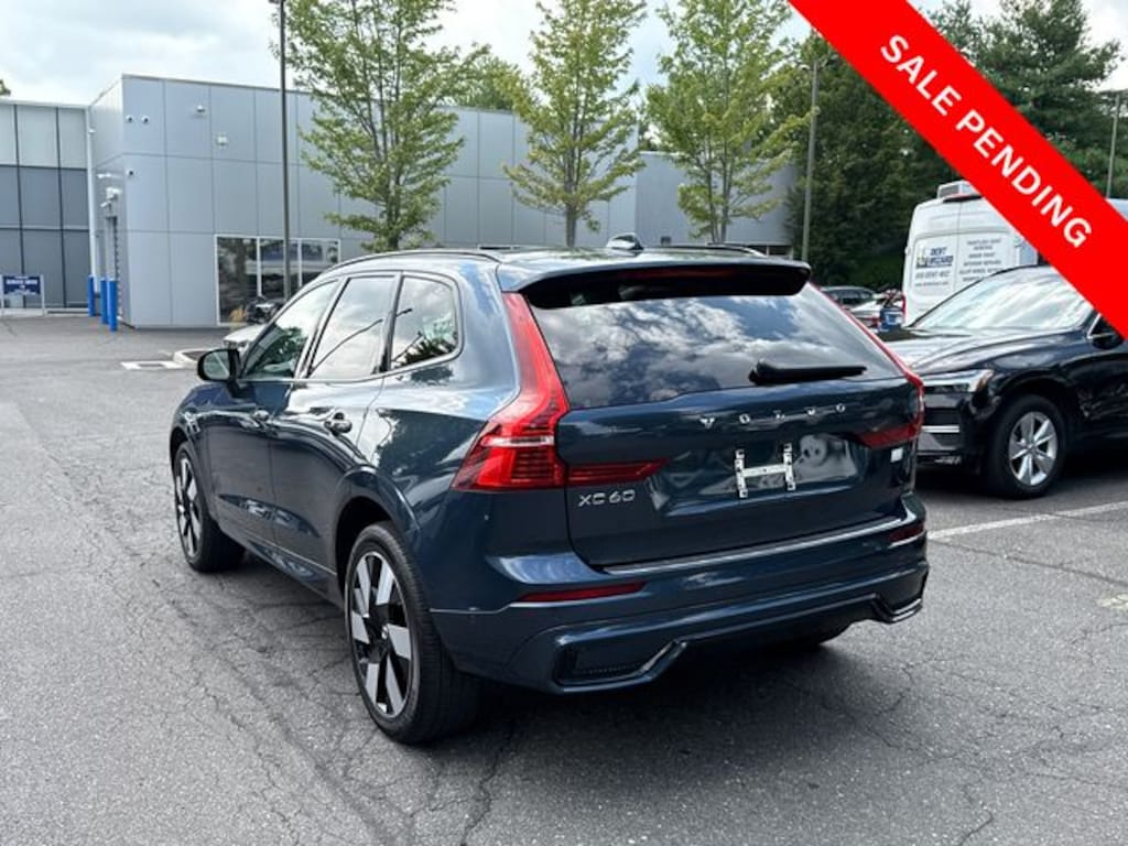 Certified 2024 Volvo XC60 plug-in hybrid T8 Plus Dark Theme SUV