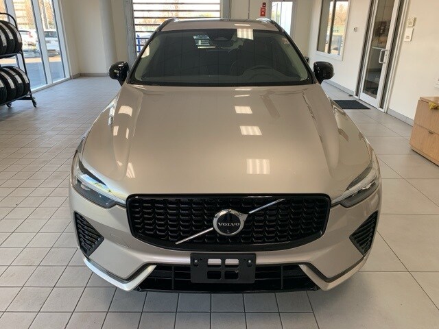 2025 Volvo XC60 B5 Plus photo 2