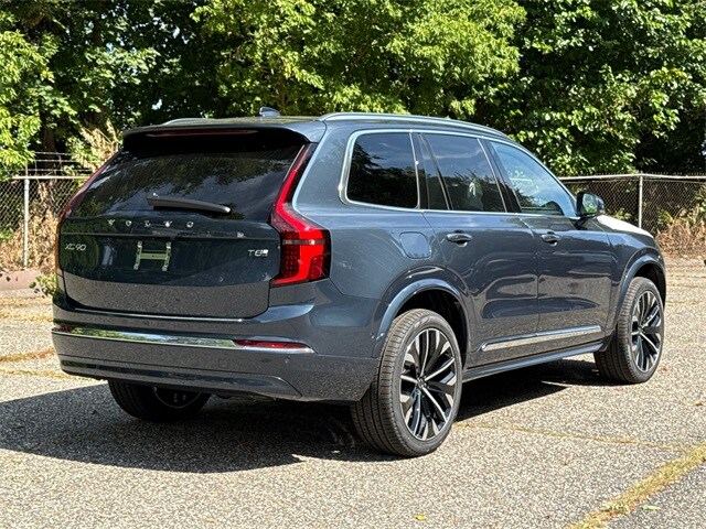 2026 Volvo XC90 T8 Plus photo 2