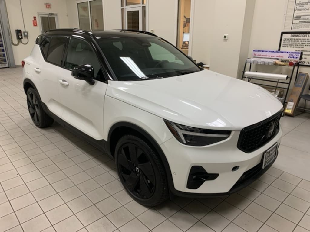 Used 2026 Volvo XC40 B5 Ultra Black Edition SUV