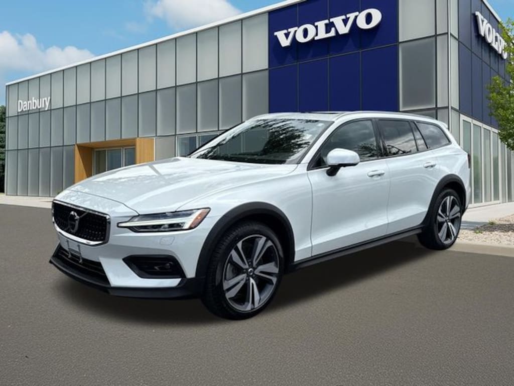 Certified 2025 Volvo V60 Cross Country B5 Plus Wagon