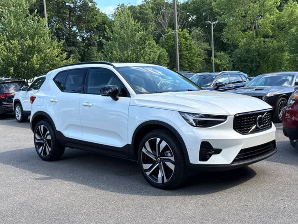Used 2025 Volvo XC40 B5 Plus Dark Theme SUV