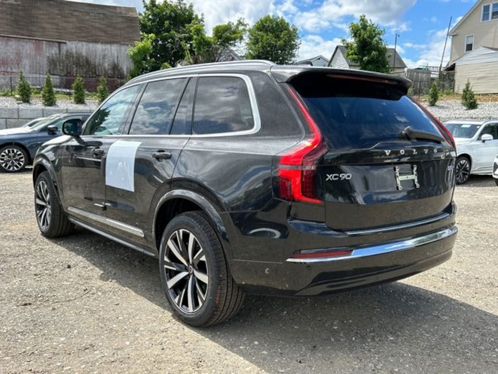 New 2026 Volvo XC90 B5 Core SUV