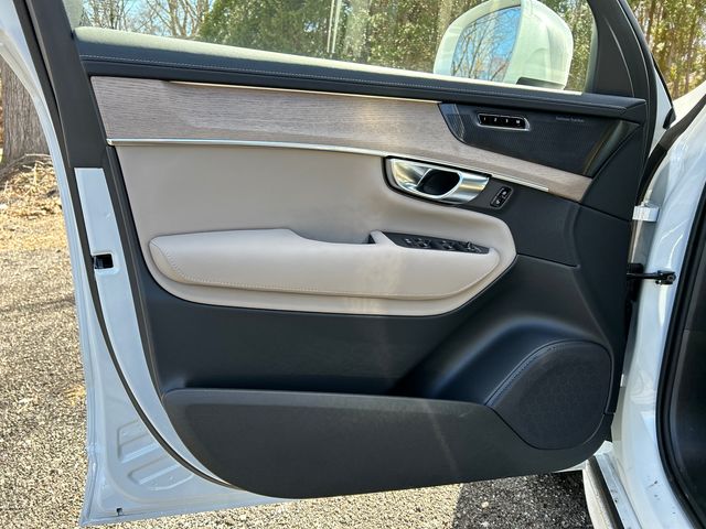 2026 Volvo XC90 Plus - Photo 9