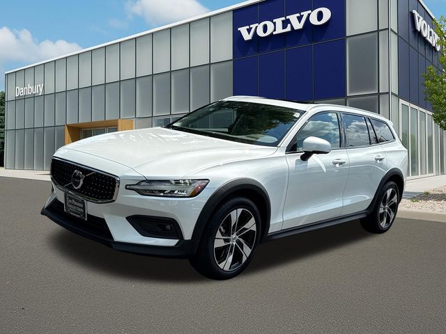 2025 Volvo V60 Cross Country