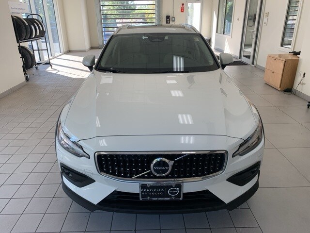 2024 Volvo V60 Cross Country B5 Plus photo 2