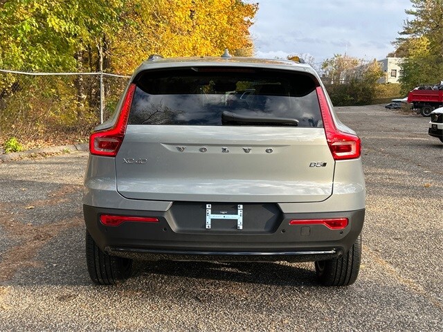 2026 Volvo XC40 Plus photo 3