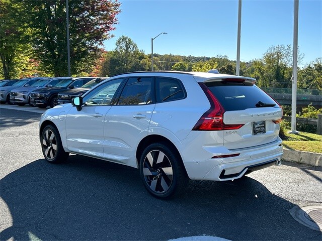 2025 Volvo XC60 Hybrid T8 Plus photo 4