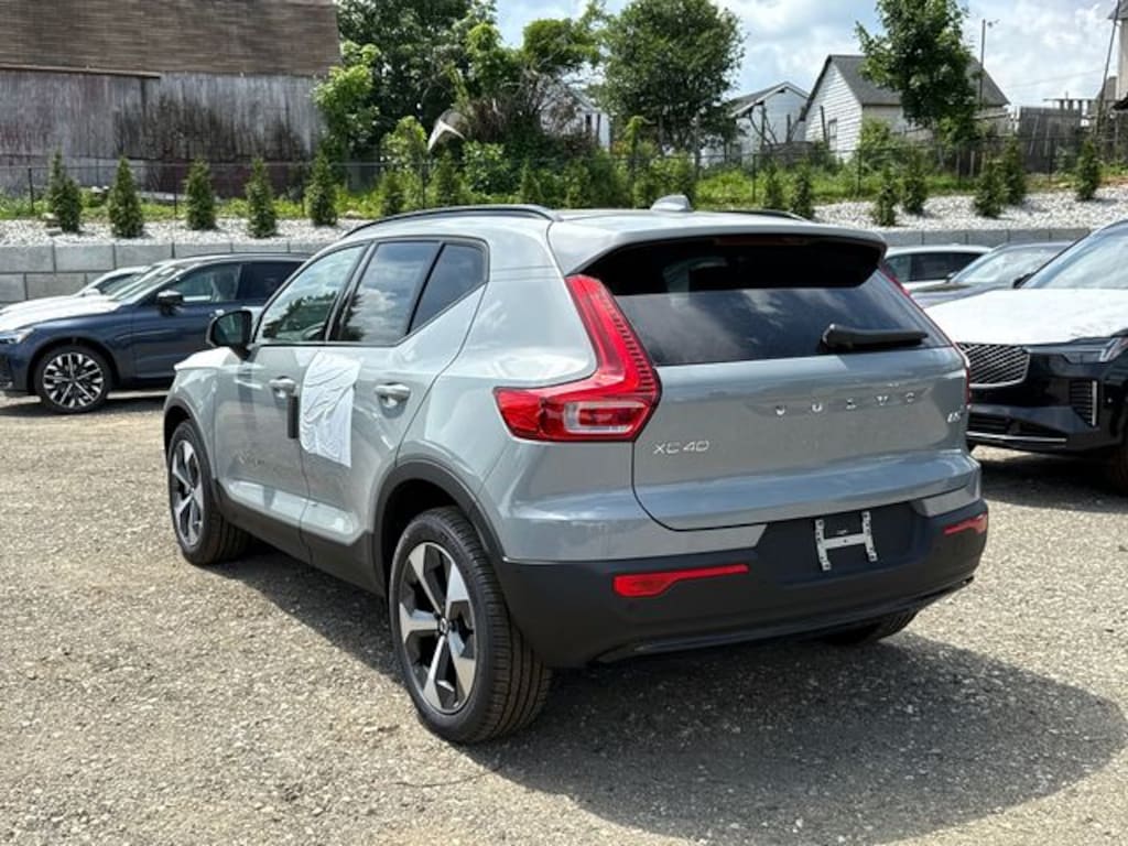 New 2026 Volvo XC40 B5 Plus SUV