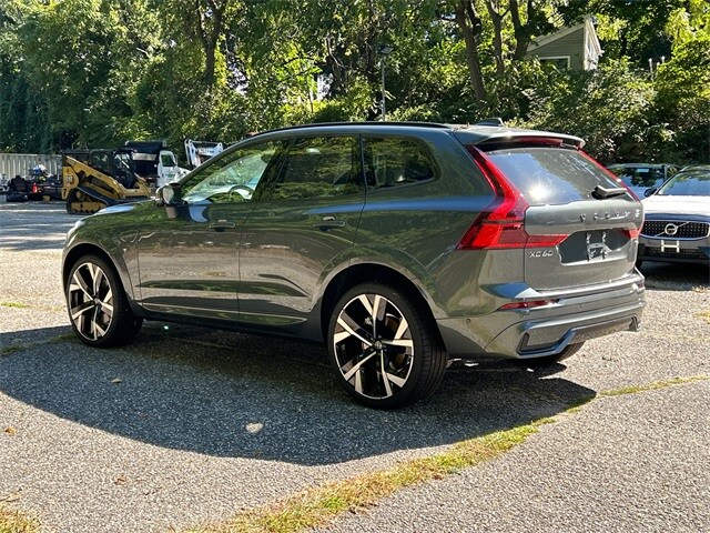 2026 Volvo XC60 Hybrid T8 photo 4
