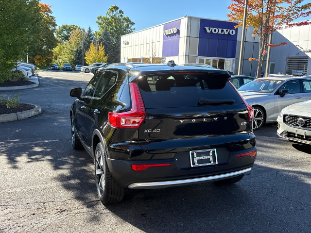 Certified 2024 Volvo XC40 B5 Core SUV