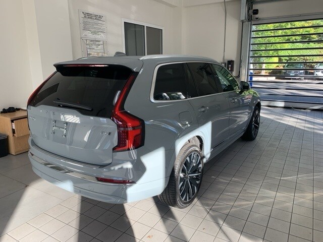 2026 Volvo XC90 Plus photo 4