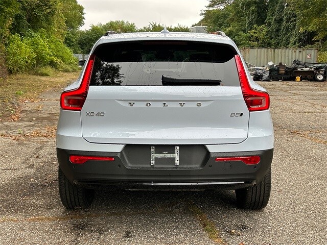 2026 Volvo XC40 Plus photo 2
