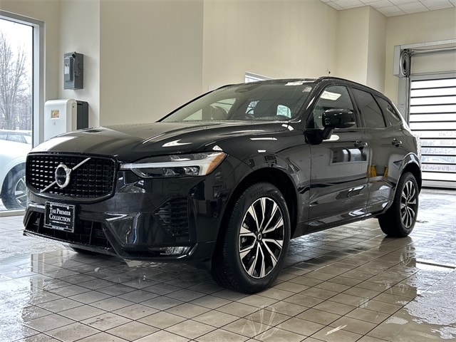 2025 Volvo XC60 Plus's photo