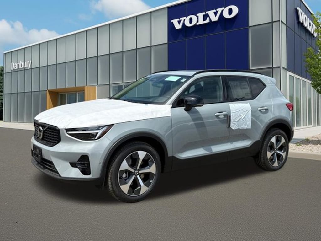 New 2026 Volvo XC40 B5 Plus SUV