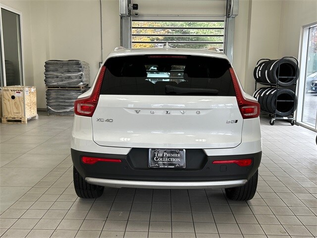2024 Volvo XC40 Plus photo 3