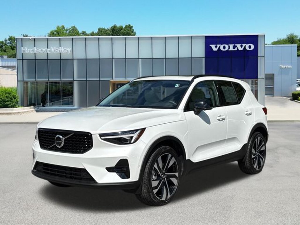 Used 2025 Volvo XC40 B5 Plus Dark Theme SUV