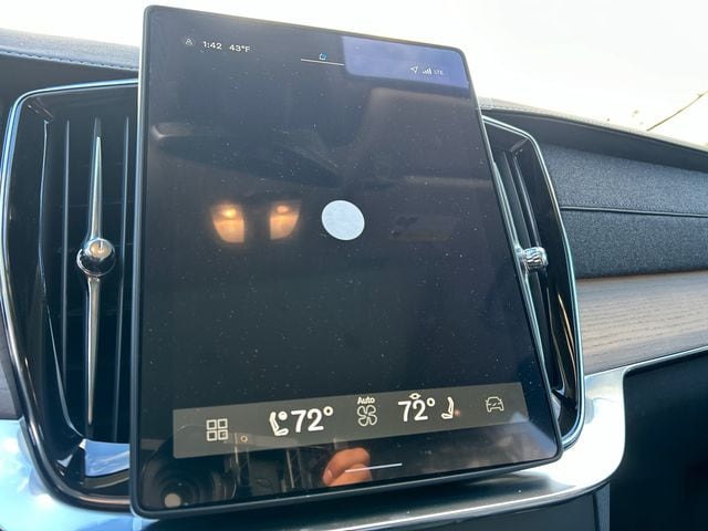 2026 Volvo XC90 Plus - Photo 16