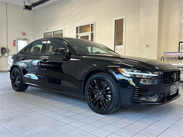 2024 Volvo S60 Plus's photo