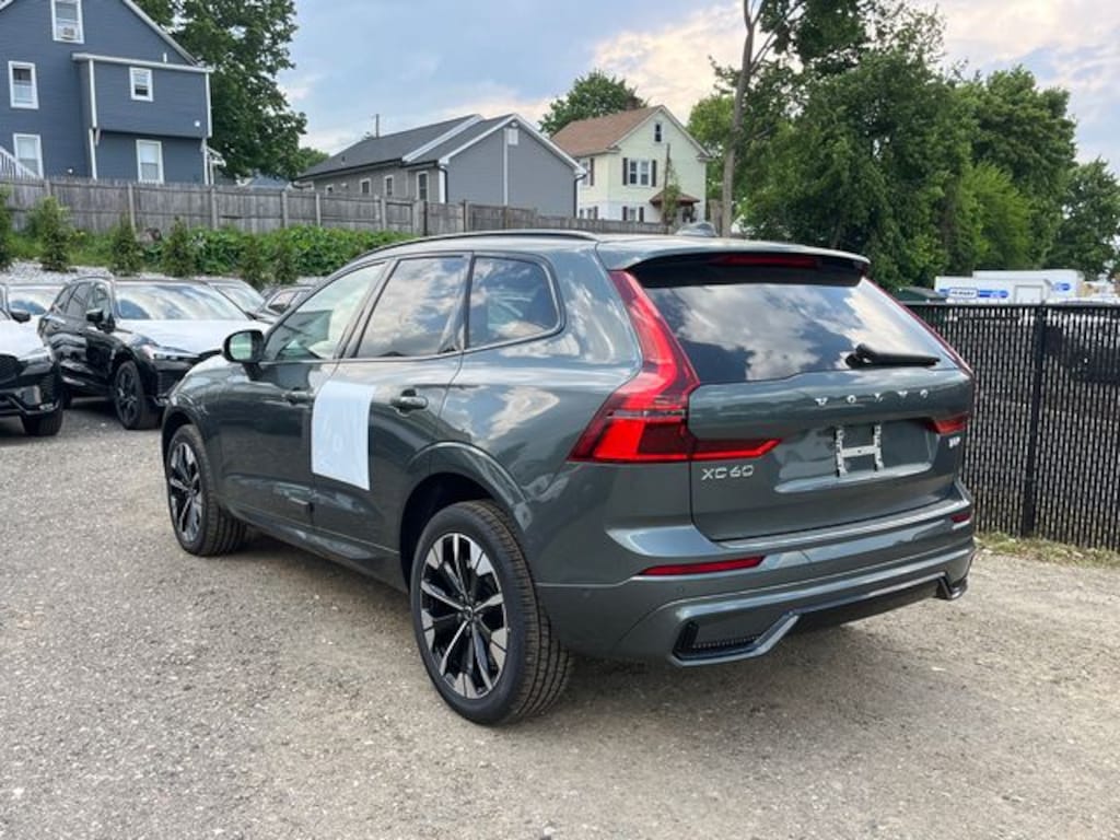 New 2026 Volvo XC60 plug-in hybrid T8 Plus SUV