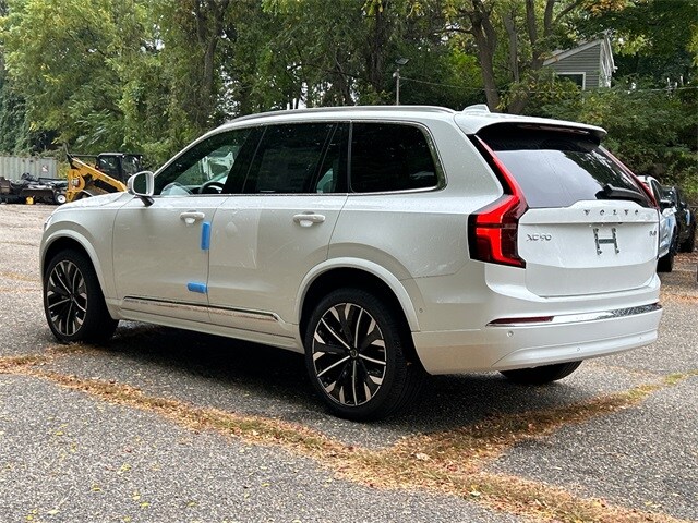 2026 Volvo XC90 Plus photo 3