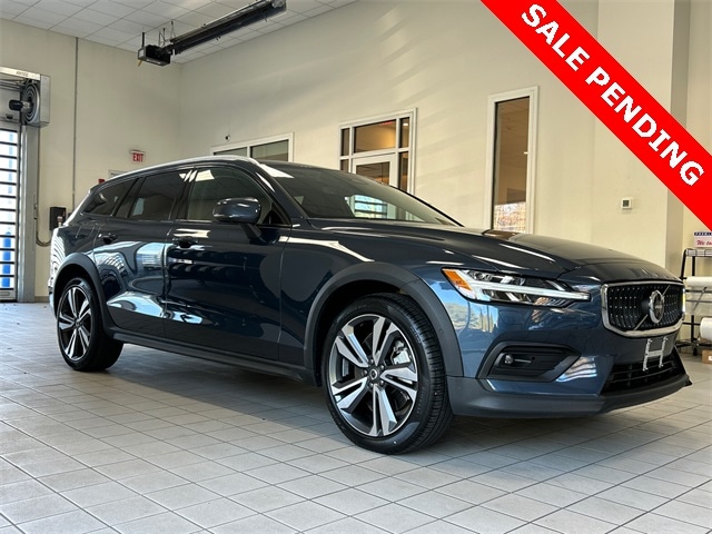 2025 Volvo V60 Cross Country Plus