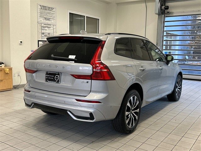 2025 Volvo XC60 B5 Plus photo 2