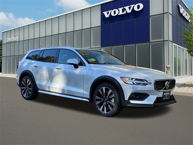 2026 Volvo V60 Cross Country Ultra's photo