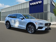 2026 Volvo V60 Cross Country B5 Ultra Wagon