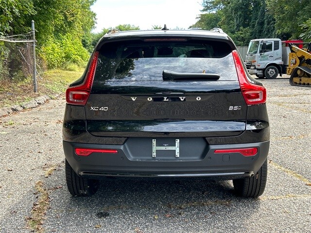 2026 Volvo XC40 Plus photo 3