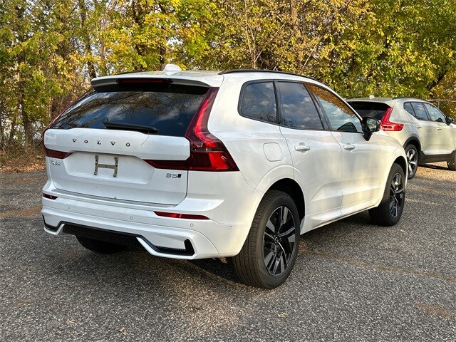 2026 Volvo XC60 B5 Plus photo 2