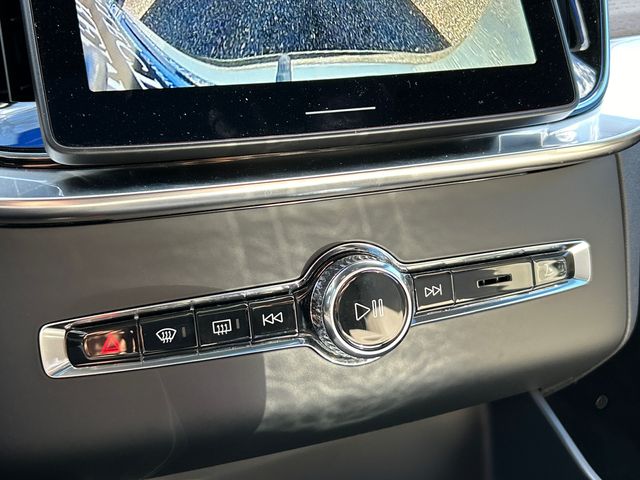 2026 Volvo XC90 Plus - Photo 18
