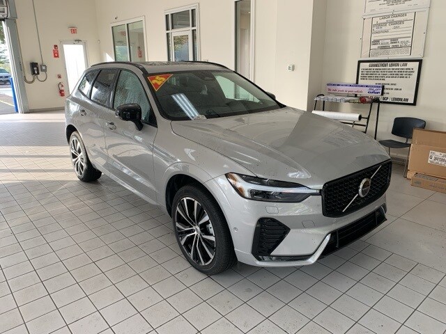 2025 Volvo XC60 B5 Plus photo 3