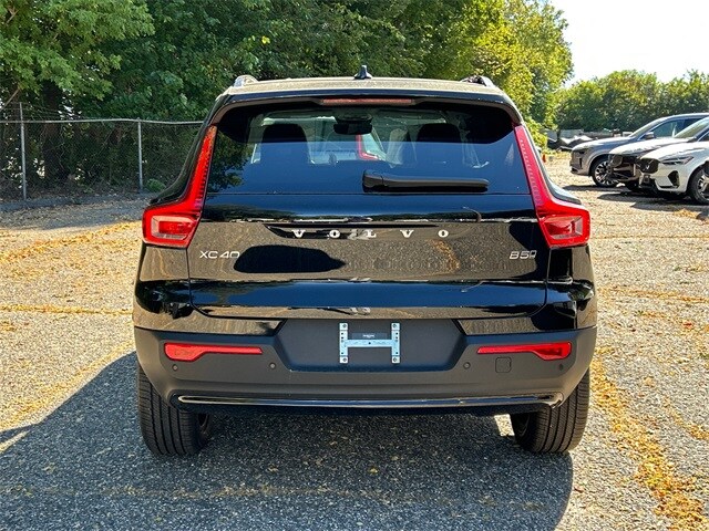 2026 Volvo XC40 Plus photo 3