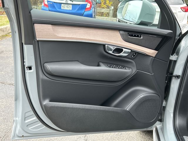 2026 Volvo XC90 Plus - Photo 9