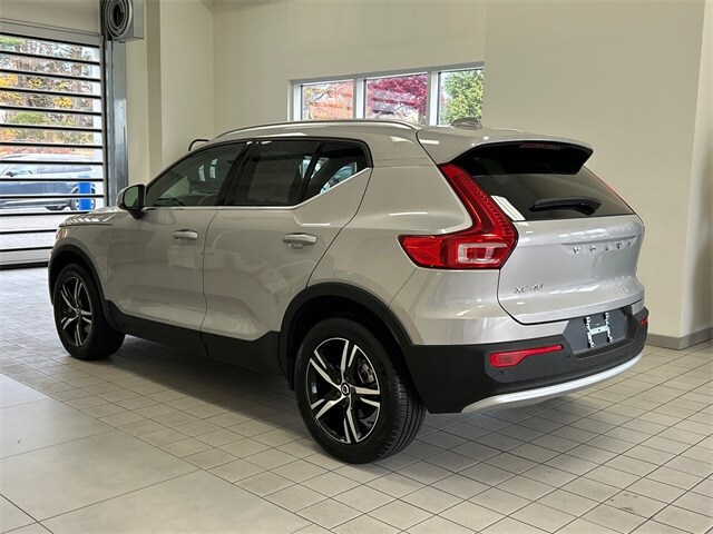 2025 Volvo XC40 Core photo 4
