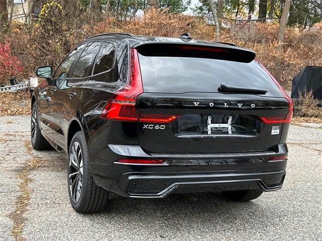 2026 Volvo XC60 B5 Plus photo 4