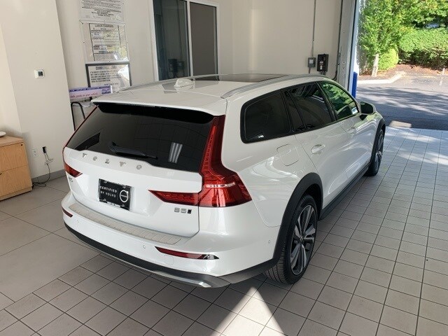 2024 Volvo V60 Cross Country B5 Plus photo 4