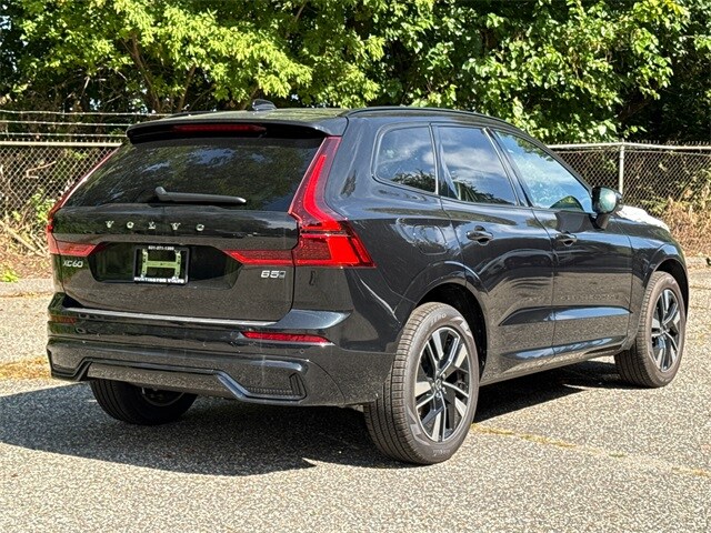 2026 Volvo XC60 B5 Core photo 2