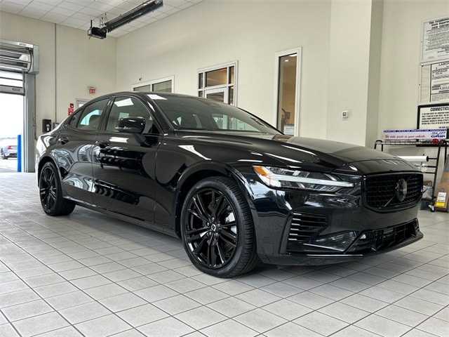 2024 Volvo S60 Plus's photo