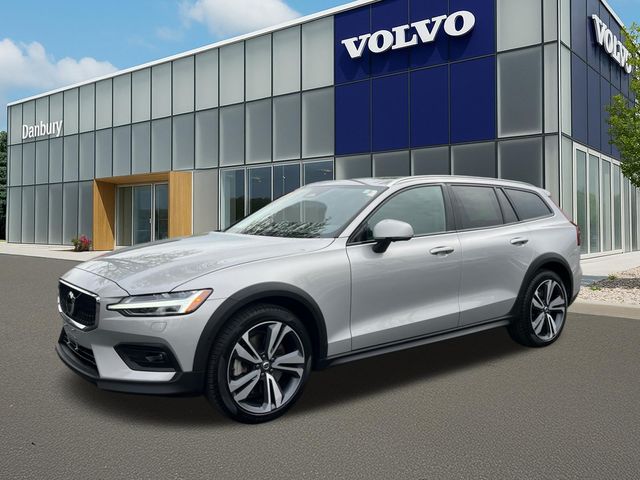2025 Volvo V60 Cross Country B5 Plus AWD's photo