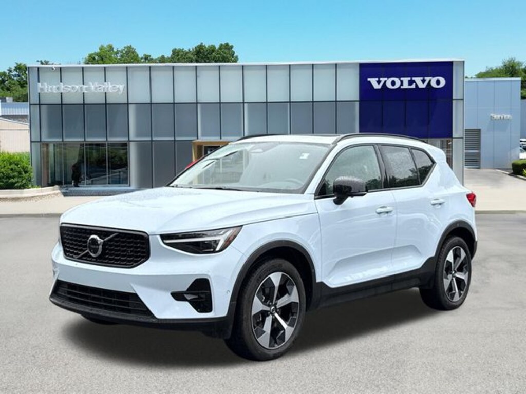 Used 2026 Volvo XC40 B5 Plus SUV