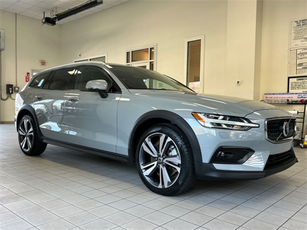 Certified 2025 Volvo V60 Cross Country B5 Plus Wagon