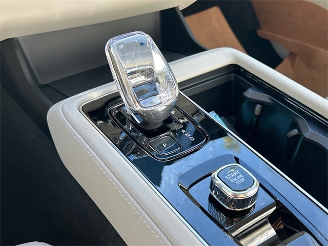 2026 Volvo XC90 Ultra - Photo 16