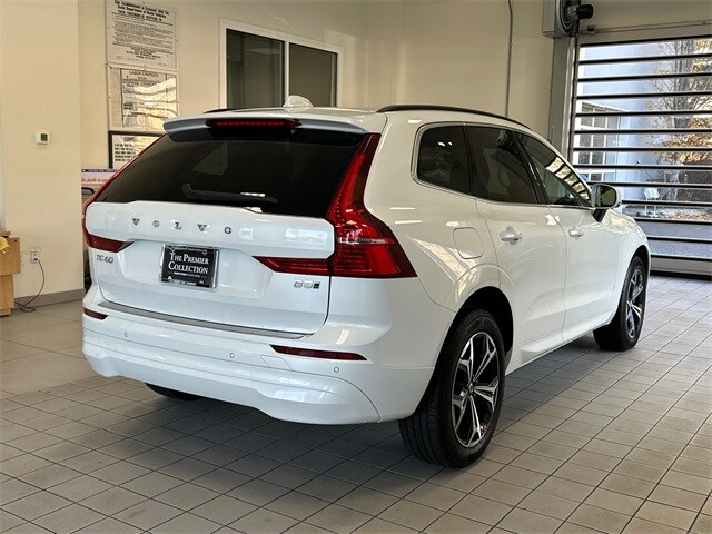 2022 Volvo XC60 B5 Momentum photo 2