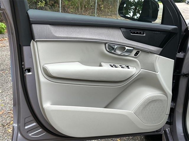 2026 Volvo XC90 Ultra - Photo 9