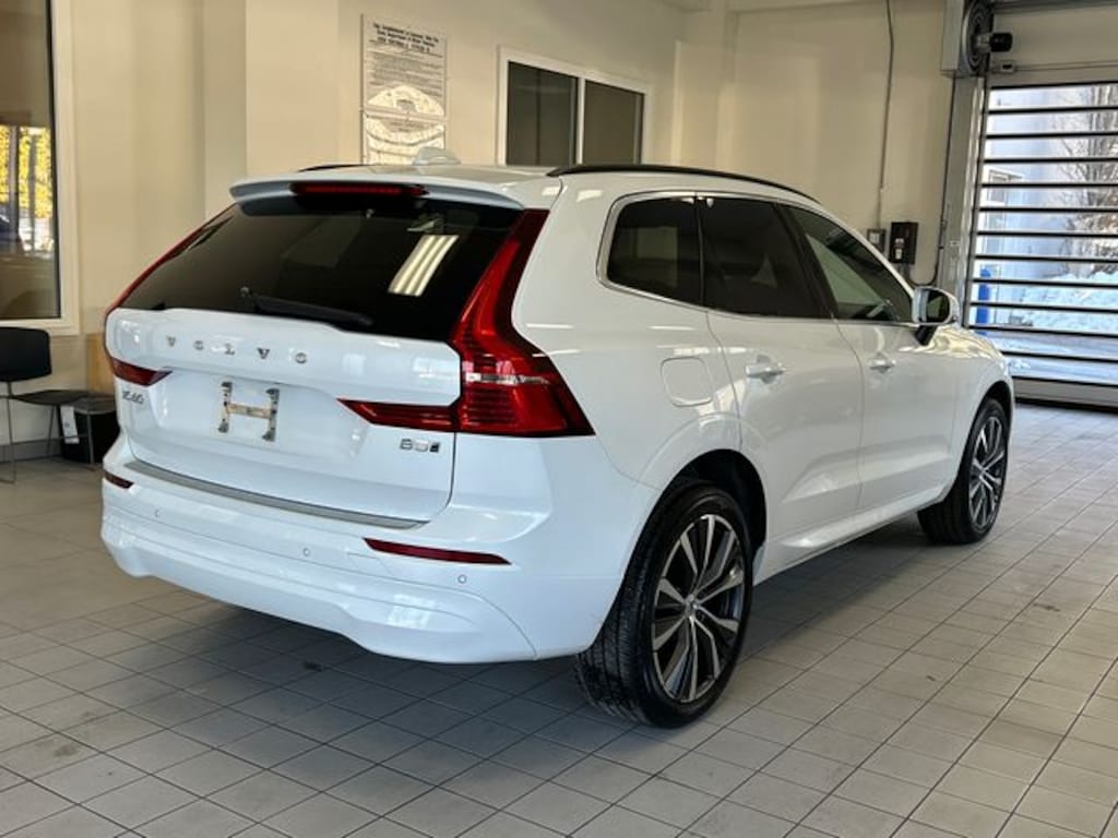 Used 2022 Volvo XC60 B5 Momentum SUV
