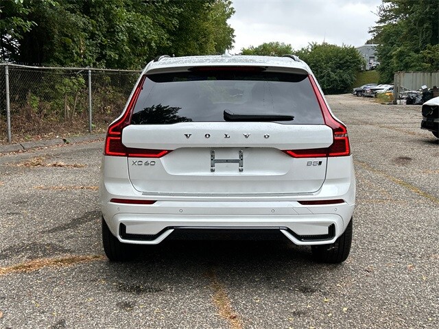 2026 Volvo XC60 B5 Plus photo 2
