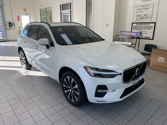 2023 Volvo XC60 B5 Core photo 3
